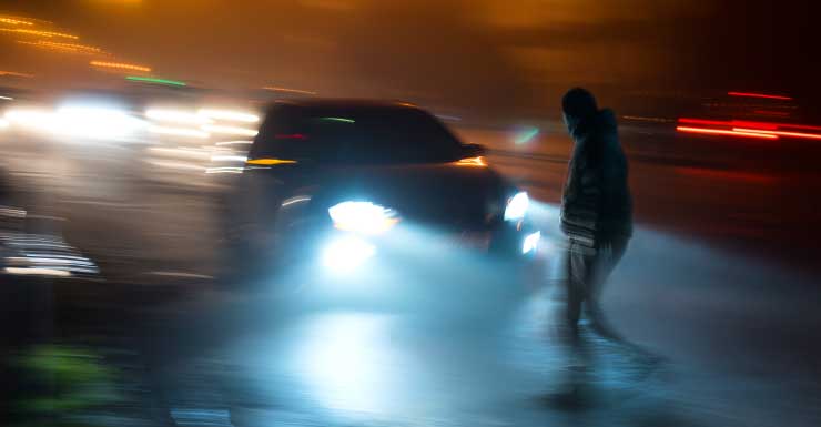 Polícia de WPB procura motociclista após acidente de wheelie que deixou pedestre gravemente ferido