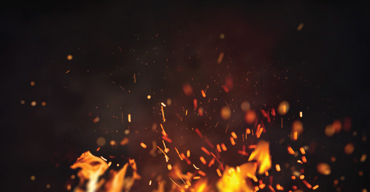 Uma casa totalmente tomada pelas chamas se tornou perda total após incêndio durante a madrugada no Condado de Calhoun, Flórida.