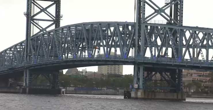 Acidente na Ponte da Main Street mata um homem e deixa outro hospitalizado com ferimentos graves