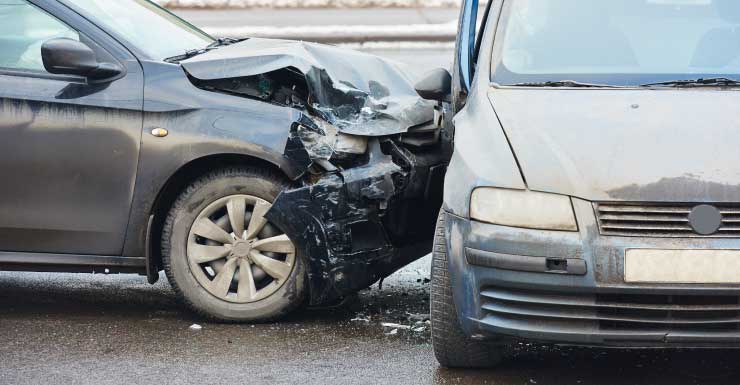 Casal de adolescentes morre após carro bater em poste e pegar fogo em Doral; investigação em andamento