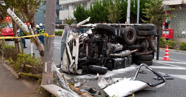 Colisão grave envolvendo caminhão-trator fecha a Toledo Blade Blvd na manhã de sexta-feira