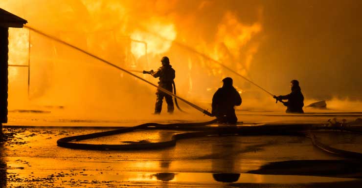 Equipes respondem a incêndio em casa em Port Charlotte na quarta-feira