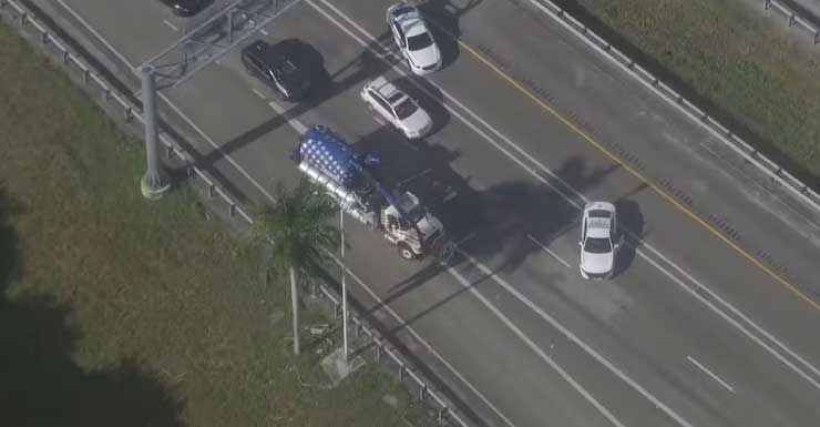 FHP Motociclista morre em acidente na Turnpike em Cutler Bay