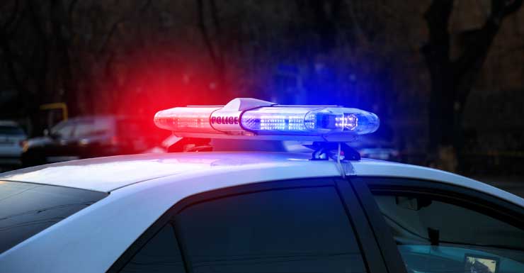 Homem acusado de atropelar e fugir deixa motociclista da polícia de Miami gravemente ferido