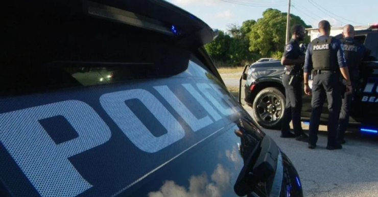 Homem de 27 anos de Riviera Beach morre após carro cair de macaco e esmagá-lo na garagem