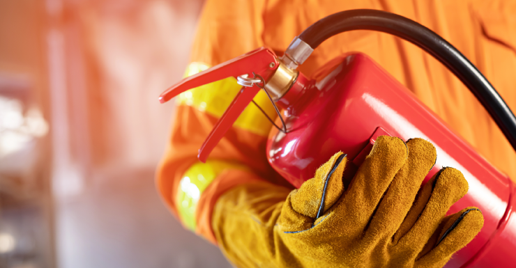 Homem é hospitalizado após incêndio residencial de dois alarmes no Condado de Seminole