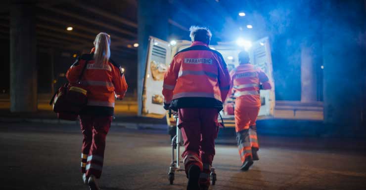 Homem morre após ser atingido por caminhonete enquanto pilotava cortador de grama FHP