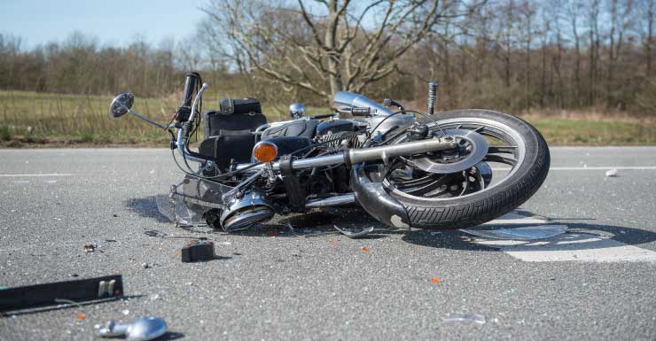 Motociclista da MDSO está estável após ser atingido por trás em cruzamento movimentado no sudoeste de Miami-Dade