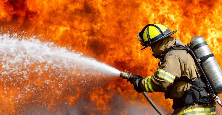 Mulher de 91 anos morre após incêndio em prédio de apartamentos em Lauderhill