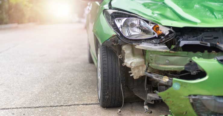 Mulher escapa de Jeep após cair em lagoa ao sair da I-4, diz FHP