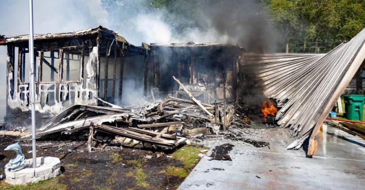 Veterano fica desabrigado após casa móvel ser destruída por incêndio em Ocala