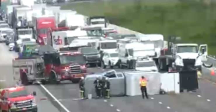 Acidente com caminhão fecha a I-75 na manhã de quinta-feira
