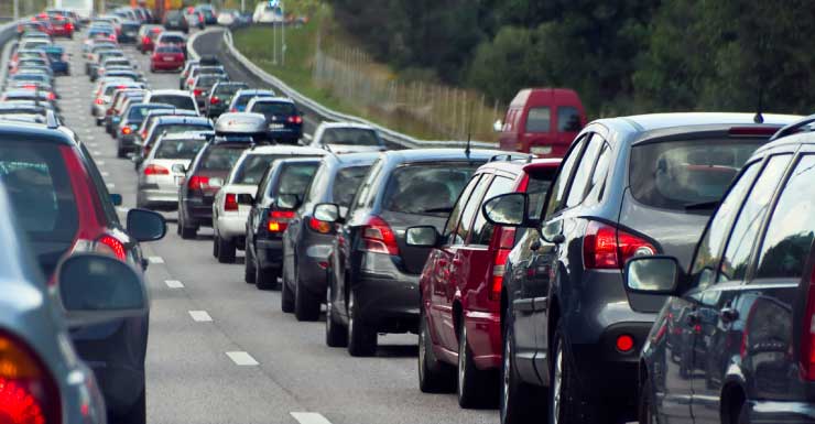 Acidente entre dois veículos causa grandes atrasos no tráfego na Hathaway Bridge, diz FHP.