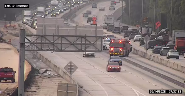 Alerta de Trânsito 1 faixa à esquerda da I-95 Norte na Emerson bloqueada após acidente