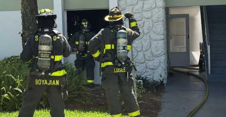 Cachorro é resgatado e reanimado após incêndio comercial em Fort Pierce
