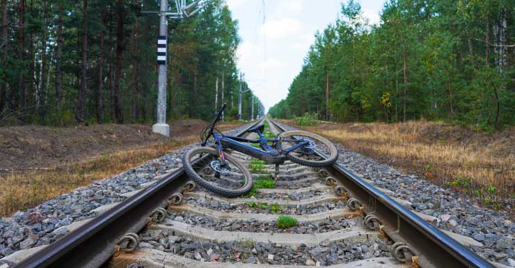 Ciclista de 68 anos é atropelado e morto por trem da Brightline em Stuart.