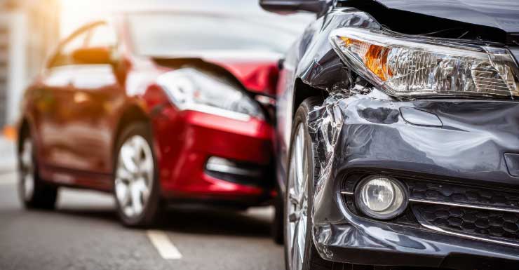 Colisão na contramão na I-75 em Charlotte County deixa 1 morto, crianças feridas e motorista preso