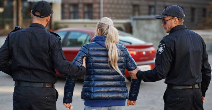 Deputados na Flórida dizem que bebê teve cerca de 10 ossos quebrados em caso de abuso “cheio de mentiras”