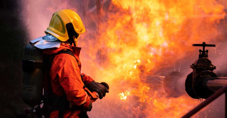 Equipes extinguem incêndio em residência no sudoeste de Miami-Dade; uma pessoa ferida