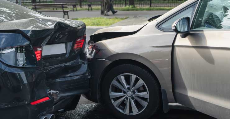 FHP Plataforma de caminhão carregado com madeira tomba na Turnpike sentido sul perto de Deerfield Beach; nenhum ferido foi registrado