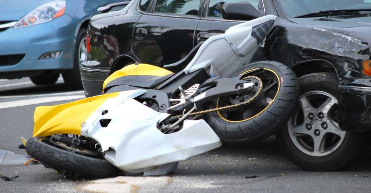 Motociclista morre após colisão com veículo no Condado de Lake, diz FHP