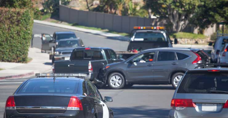 Motorista morre após colidir com linha de árvores em Port Orange, diz polícia