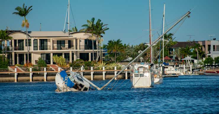 Testemunhas falam após acidente de barco deixar 2 pessoas com ferimentos leves e danificar outras embarcações em marina de Fort Lauderdale