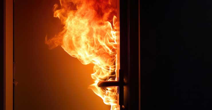 Um gato morre em incêndio residencial em Belleair Bluffs LFR.