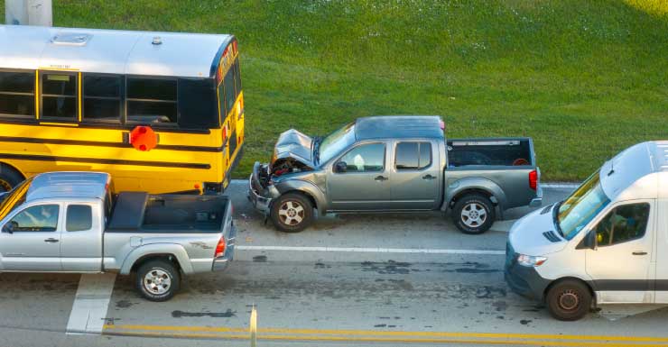 Um morto em colisão entre caminhonete e ônibus escolar no Condado de Marion, diz FHP