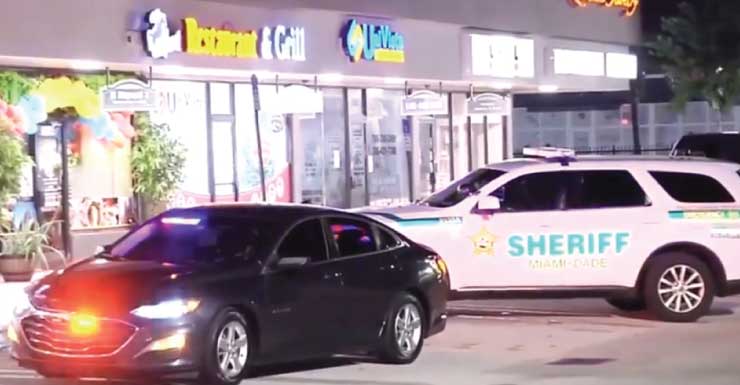1 pessoa sob custódia, várias pessoas hospitalizadas após série de roubos de carros à mão armada e assaltos no sudoeste de Miami-Dade