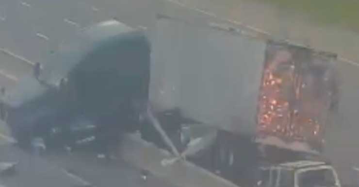 Acidente com quatro veículos causa lentidão na Florida Turnpike, no Condado de Orange