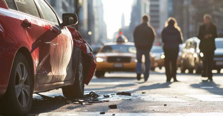 Acidente entre veículo e pedestres na Pine Ridge Rd, no Condado de Collier, deixa 2 feridos