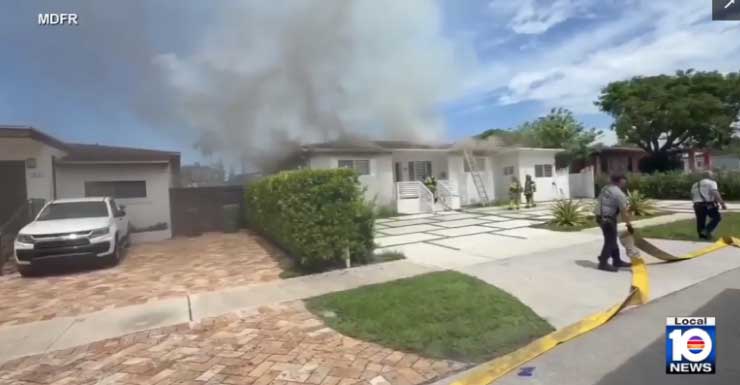 Bombeiros combatem incêndio em residência em Westchester