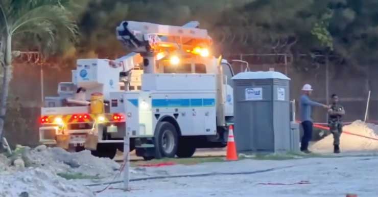 Caminhão derruba linhas de energia perto do Turner Guilford Knight Correctional Center em West Miami-Dade