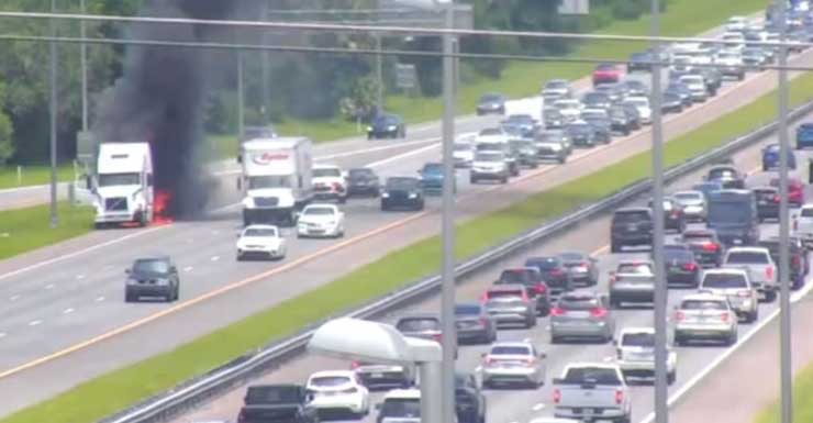 Faixas da I-4 no sentido oeste são fechadas na altura da DeBary Avenue.