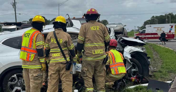Faixas no sentido leste da Cortez Boulevard fechadas para zona de pouso de helicóptero após acidente: HCFR