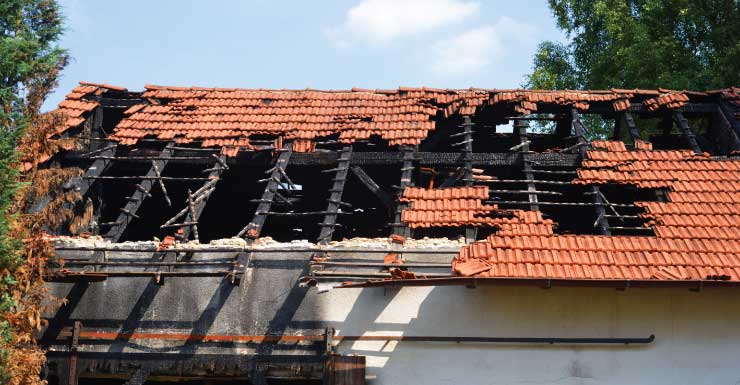 Menina de 6 anos luta pela vida após incêndio em casa em North Lauderdale que matou a avó