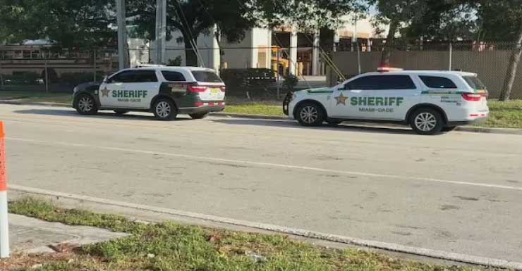 Menino em patinete colide com ônibus escolar no noroeste de Miami-Dade, dizem autoridades