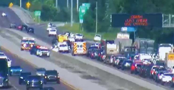 Motorista de caminhão-trator fica gravemente ferido em acidente envolvendo seis veículos na I-10, no Condado de Santa Rosa