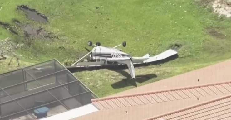 Pequeno avião faz pouso forçado próximo ao North Perry Airport em Pembroke Pines