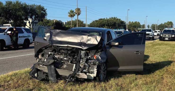 Policial da FHP é levado ao hospital após acidente na SR-54 no condado de Pasco FHP