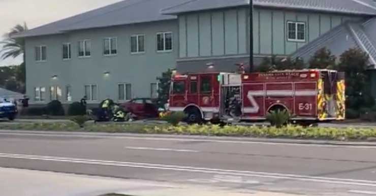 Tesla colide contra prédio de Serviços Públicos em Panama City Beach