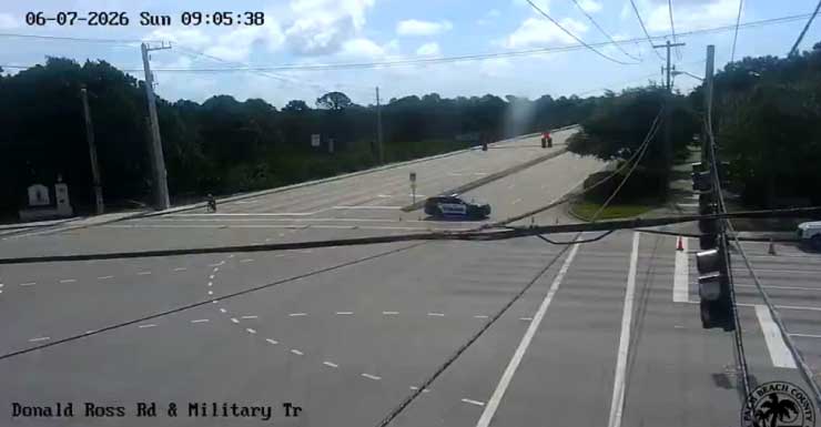 Trecho da Donald Ross Road em Jupiter é interditado após acidente na madrugada.
