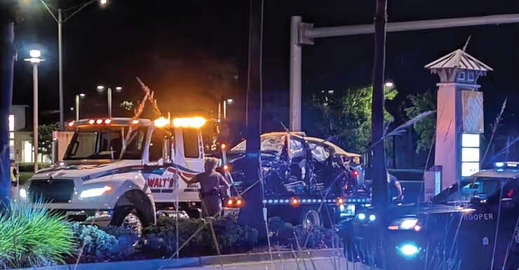 Viatura identificada da FHP ficou gravemente danificada em acidente durante a madrugada perto da divisa entre Duval e Clay