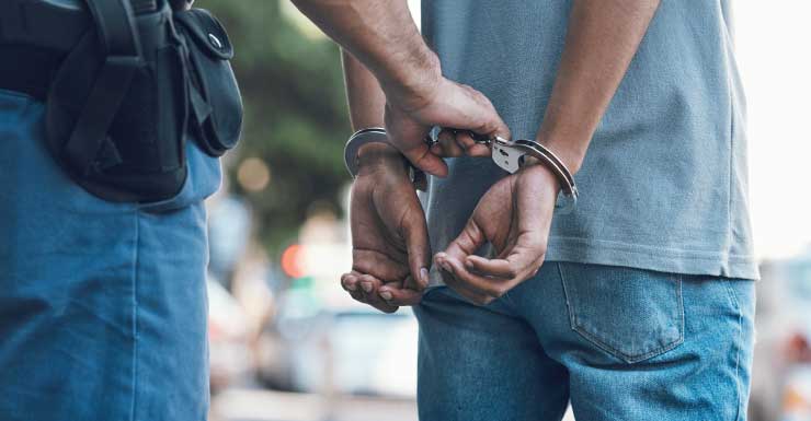 3 pessoas enfrentam acusações de corrida ilegal após suposta condução em alta velocidade na Collier Blvd, no Condado de Collier