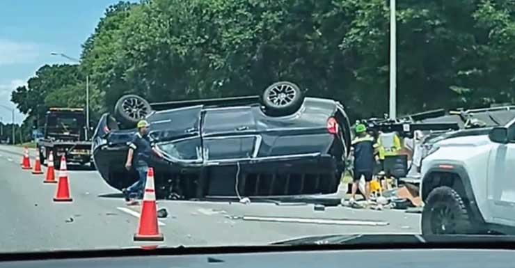 Acidente com SUV na I-10, no Condado de Escambia, deixa motorista e seis passageiros com ferimentos leves