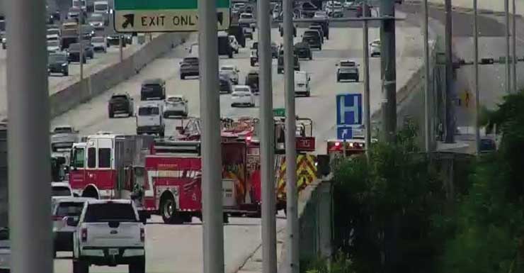 Acidente com caminhão bloqueia 3 faixas na I-95 Norte em Lake Worth Beach