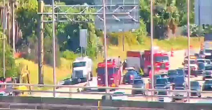 Acidente na I-95 sentido sul bloqueia duas faixas e provoca congestionamento até a Hypoluxo Road, no Condado de Palm Beach