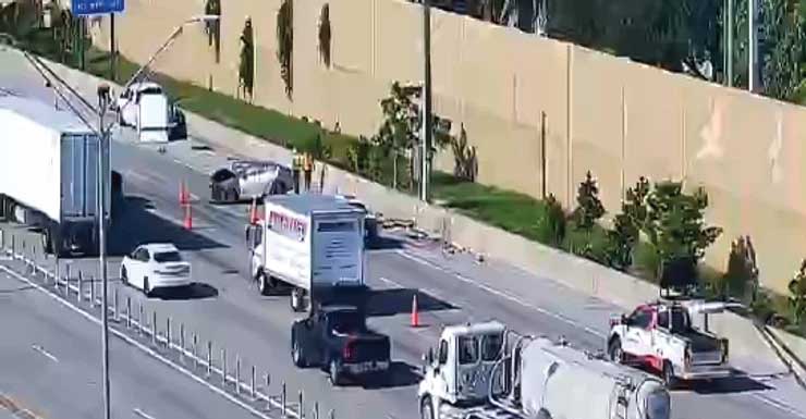 Acidente na I-95 sentido sul em Boca Raton interdita duas faixas e causa atrasos no trânsito da manhã