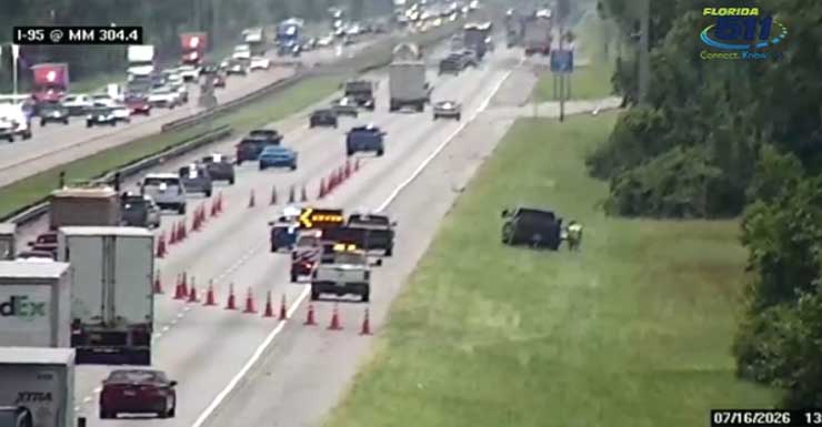Alerta de trânsito Acidente fatal fecha 2 faixas direitas no sentido sul da I-95 próximo ao MM 304